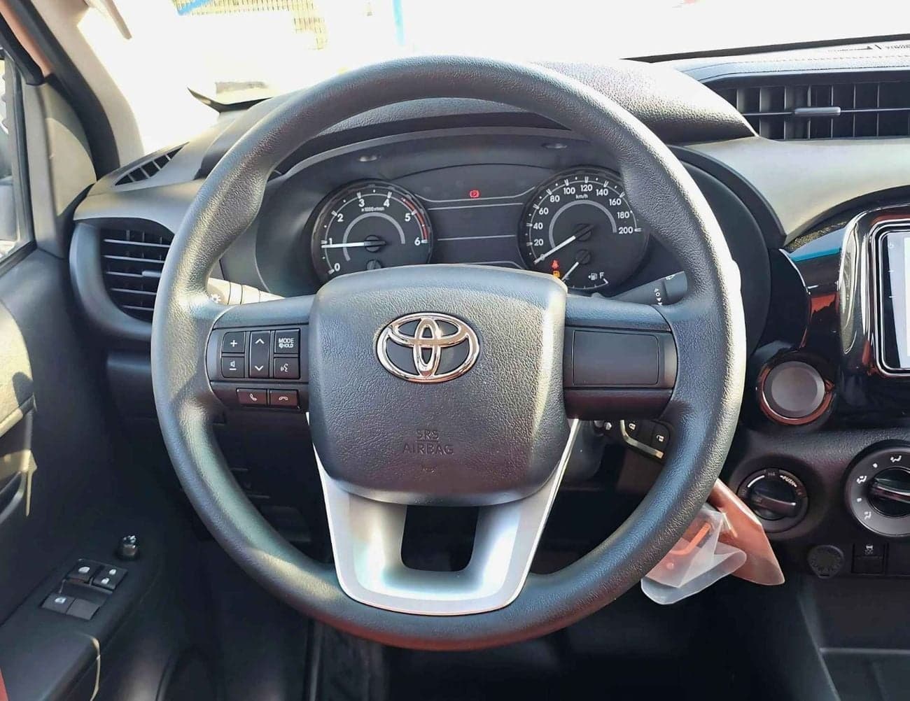 2025 Toyota Hilux GLX thumbnail 10