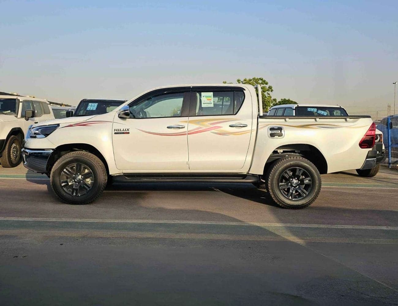 2025 Toyota Hilux SGLX thumbnail 3