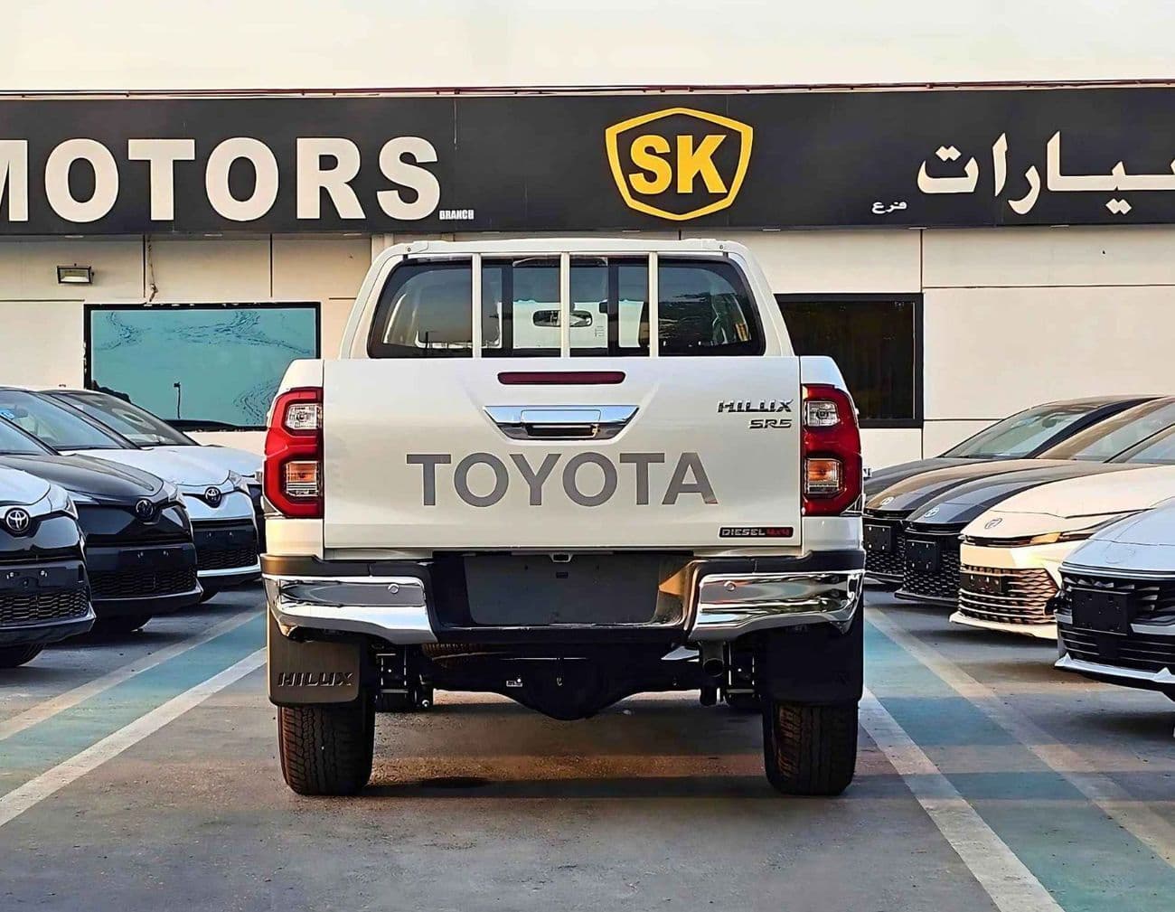 2025 Toyota Hilux SGLX thumbnail 4