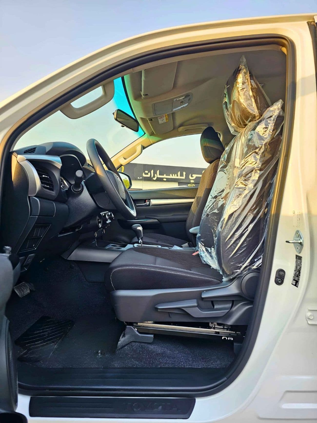 2025 Toyota Hilux SGLX thumbnail 6