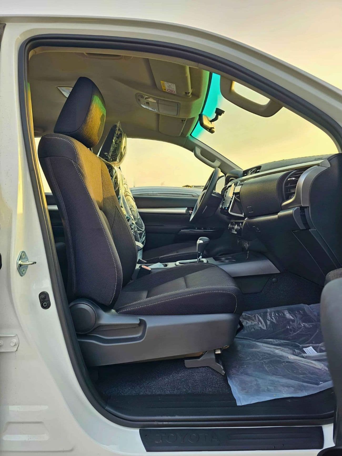 2025 Toyota Hilux SGLX thumbnail 7