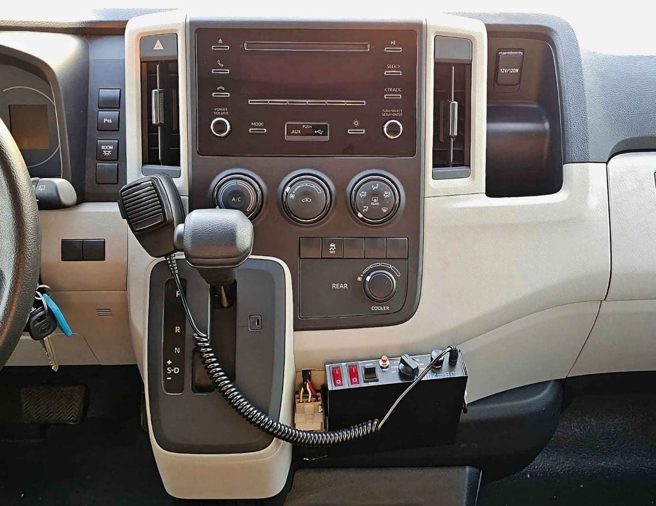 2023 Toyota Hiace GL thumbnail 10