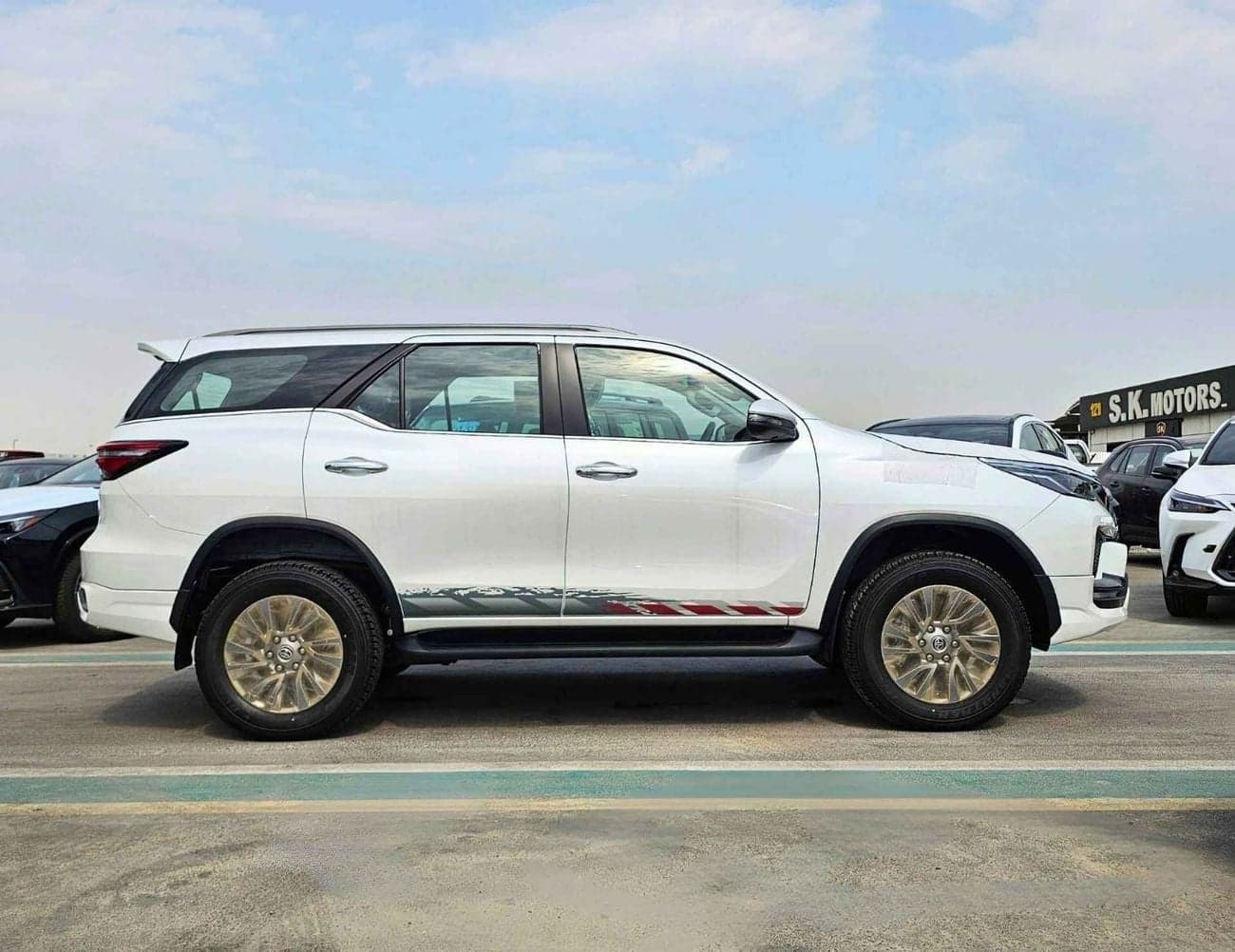 2025 Toyota Fortuner VXR thumbnail 2
