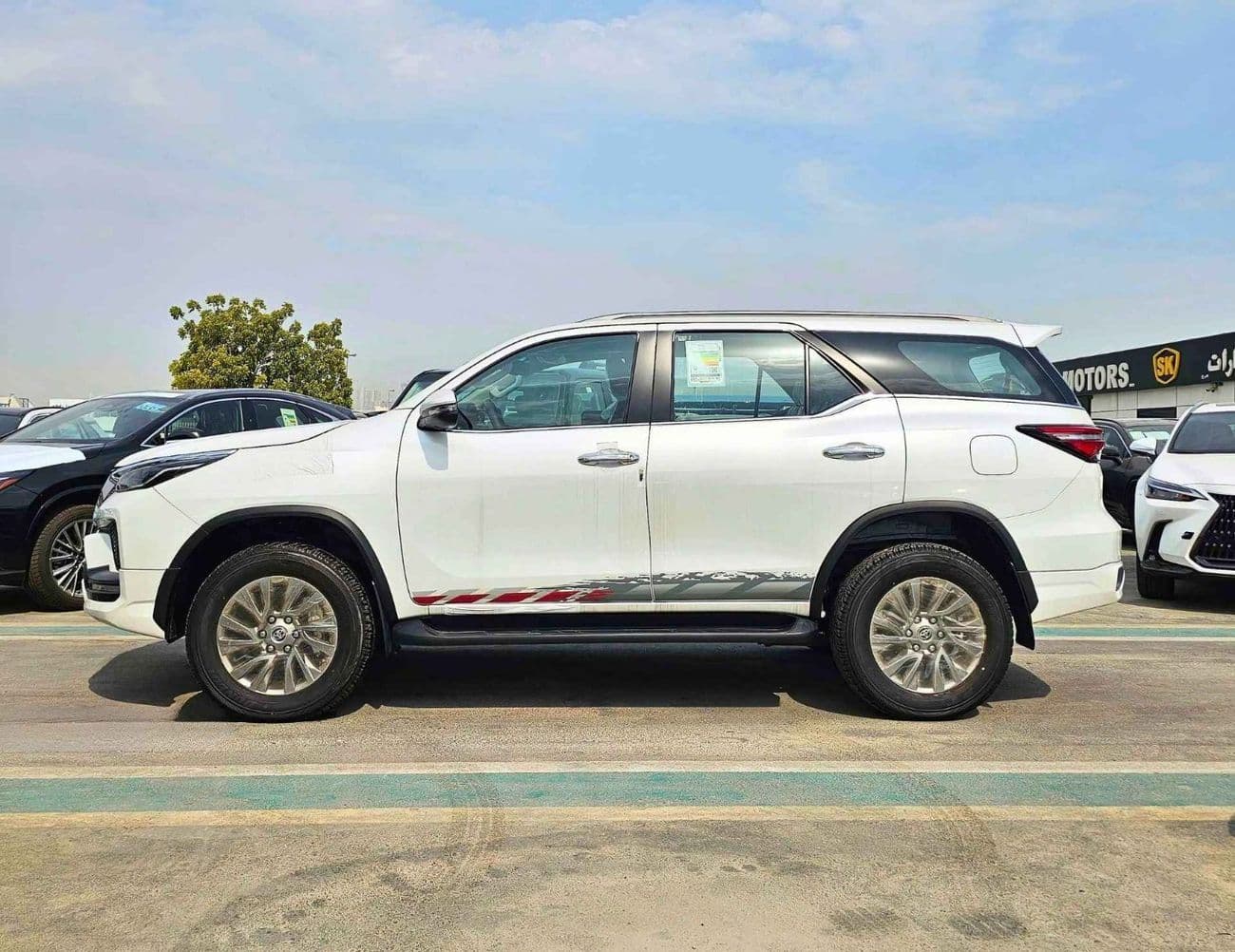 2025 Toyota Fortuner VXR thumbnail 3