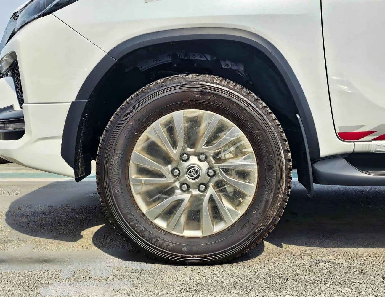 2025 Toyota Fortuner VXR thumbnail 6
