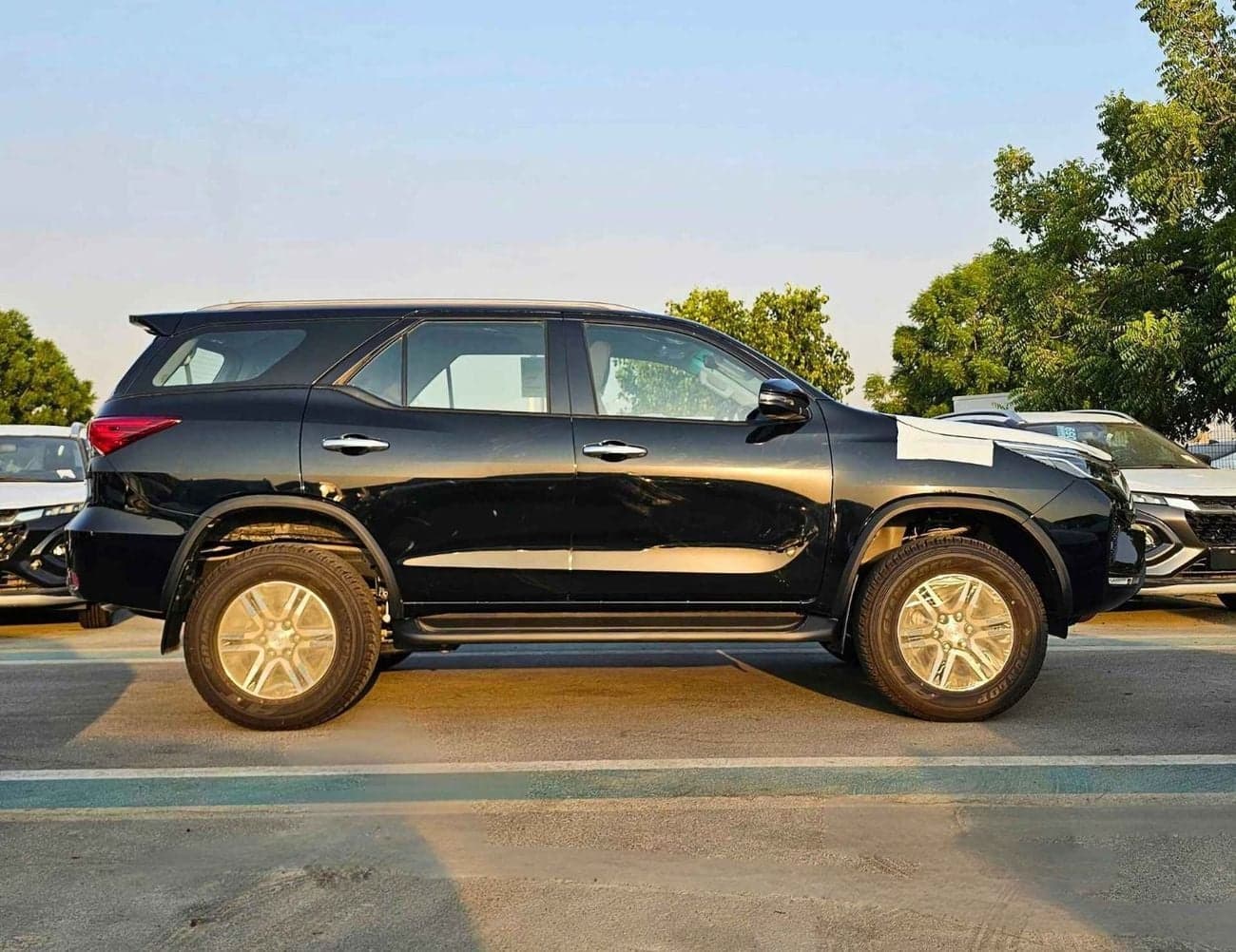 2025 Toyota Fortuner VXR thumbnail 2