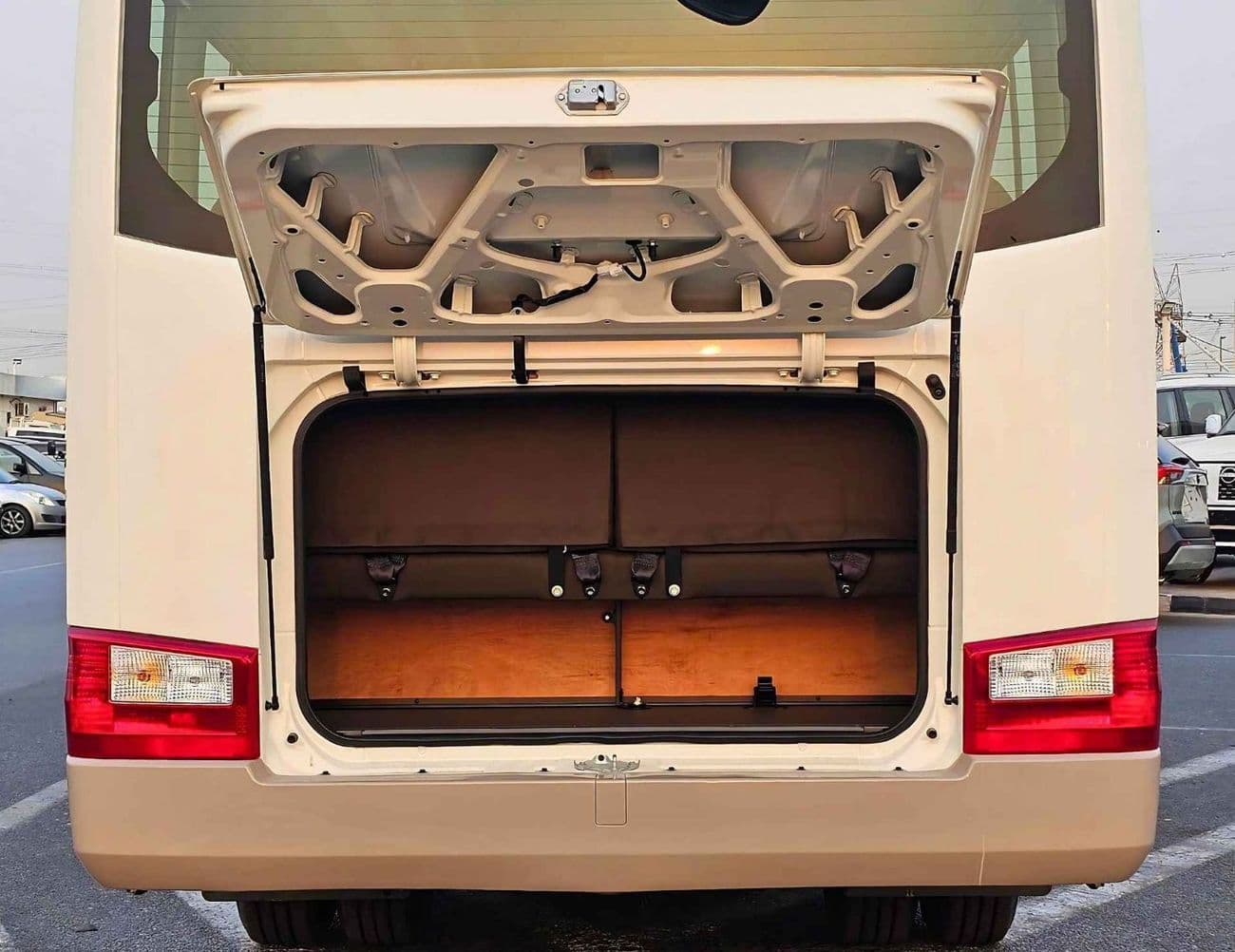 2025 Toyota Coaster thumbnail 5