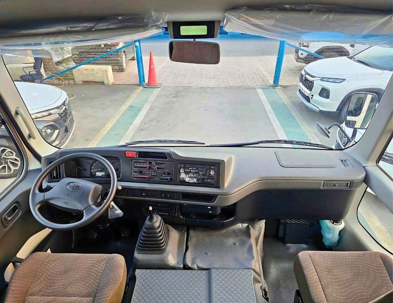 2025 Toyota Coaster thumbnail 9