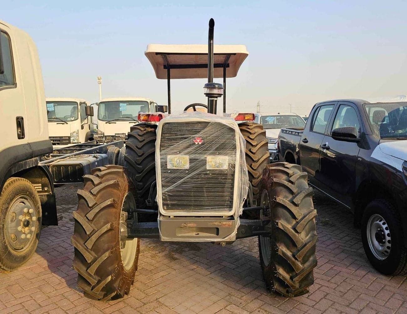2025 Massey Ferguson 385 thumbnail 3