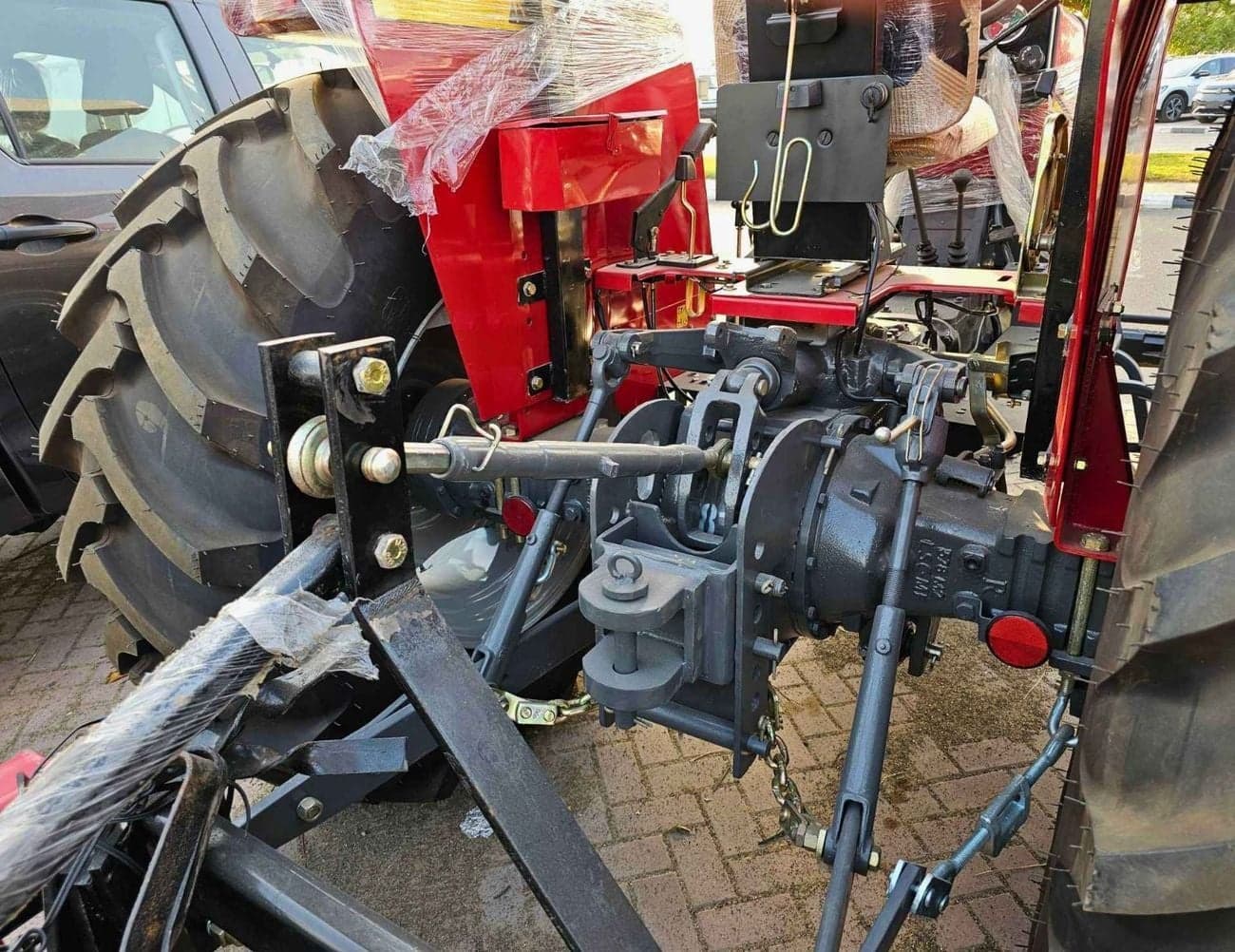 2025 Massey Ferguson 385 thumbnail 6