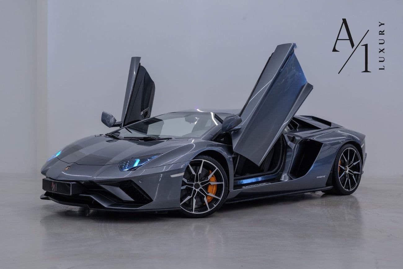 2018 Lamborghini Aventador S thumbnail 2