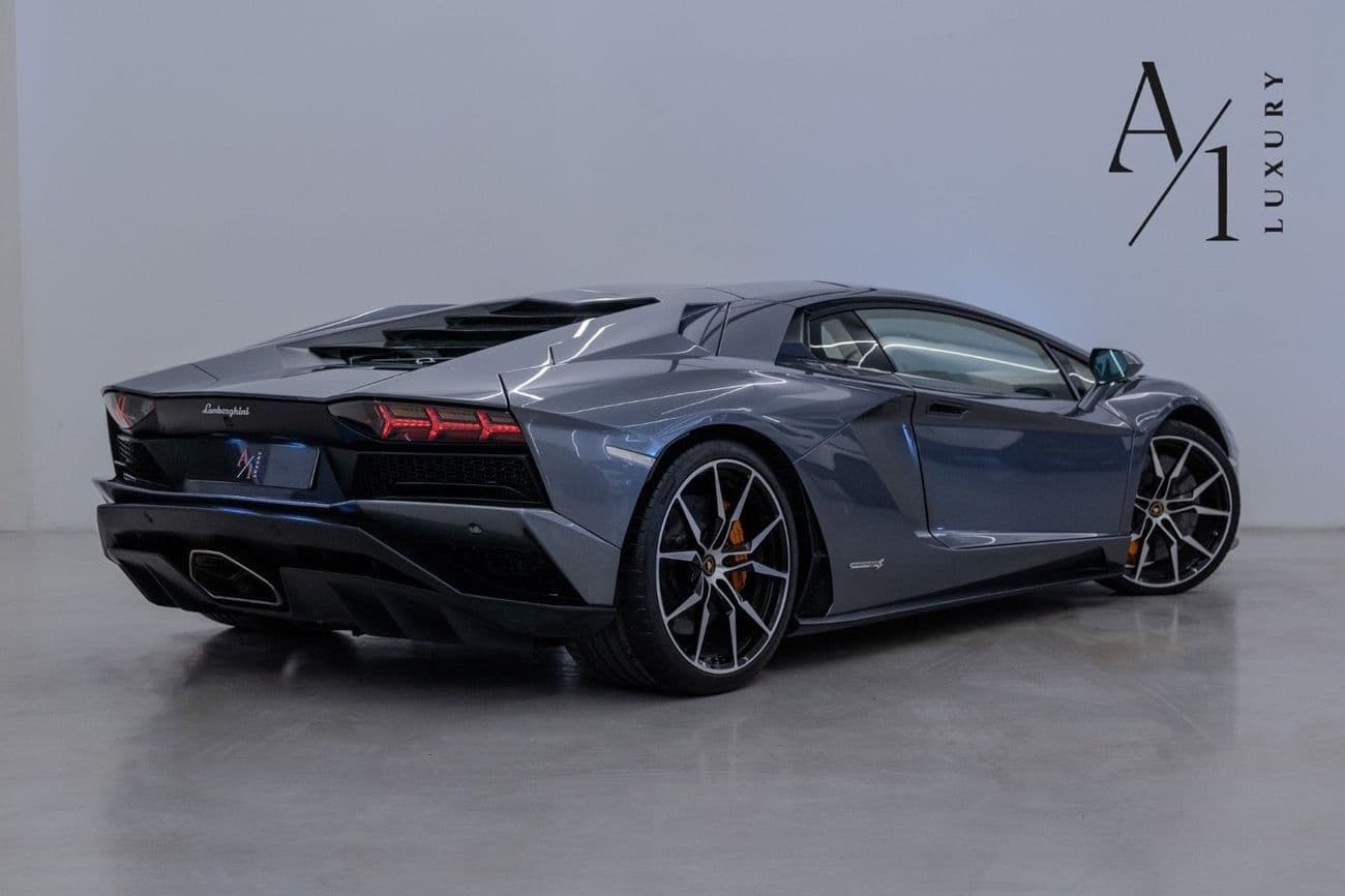 2018 Lamborghini Aventador S thumbnail 5