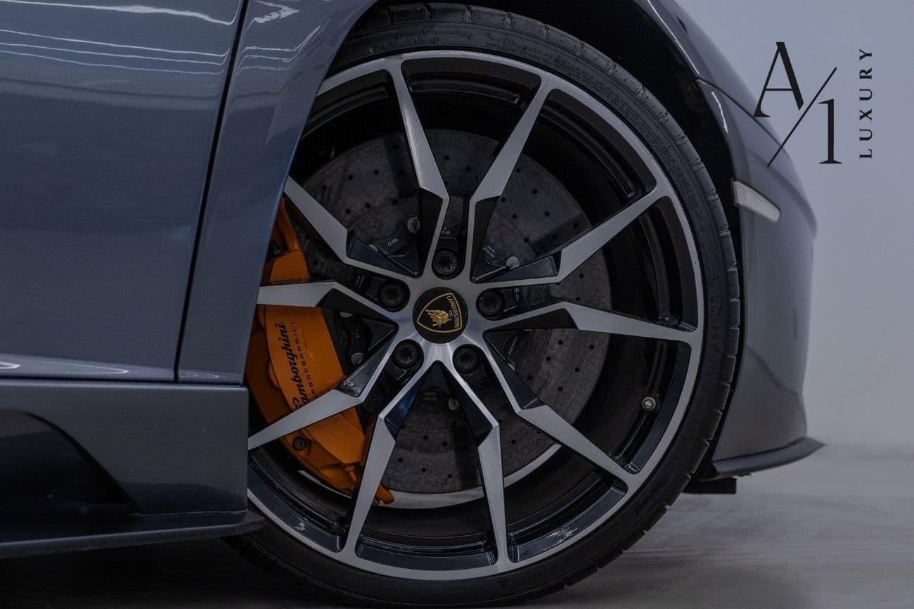 2018 Lamborghini Aventador S thumbnail 6