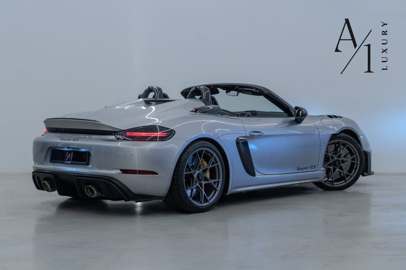 2025 Porsche 718 Spyder RS thumbnail 3
