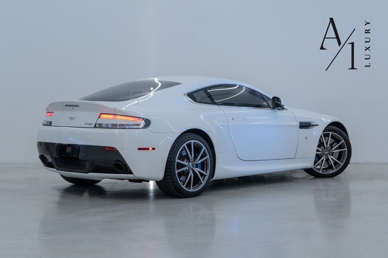 2015 Aston Martin Vantage STANDARD thumbnail 3