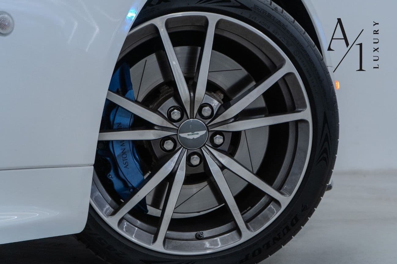 2015 Aston Martin Vantage STANDARD thumbnail 4