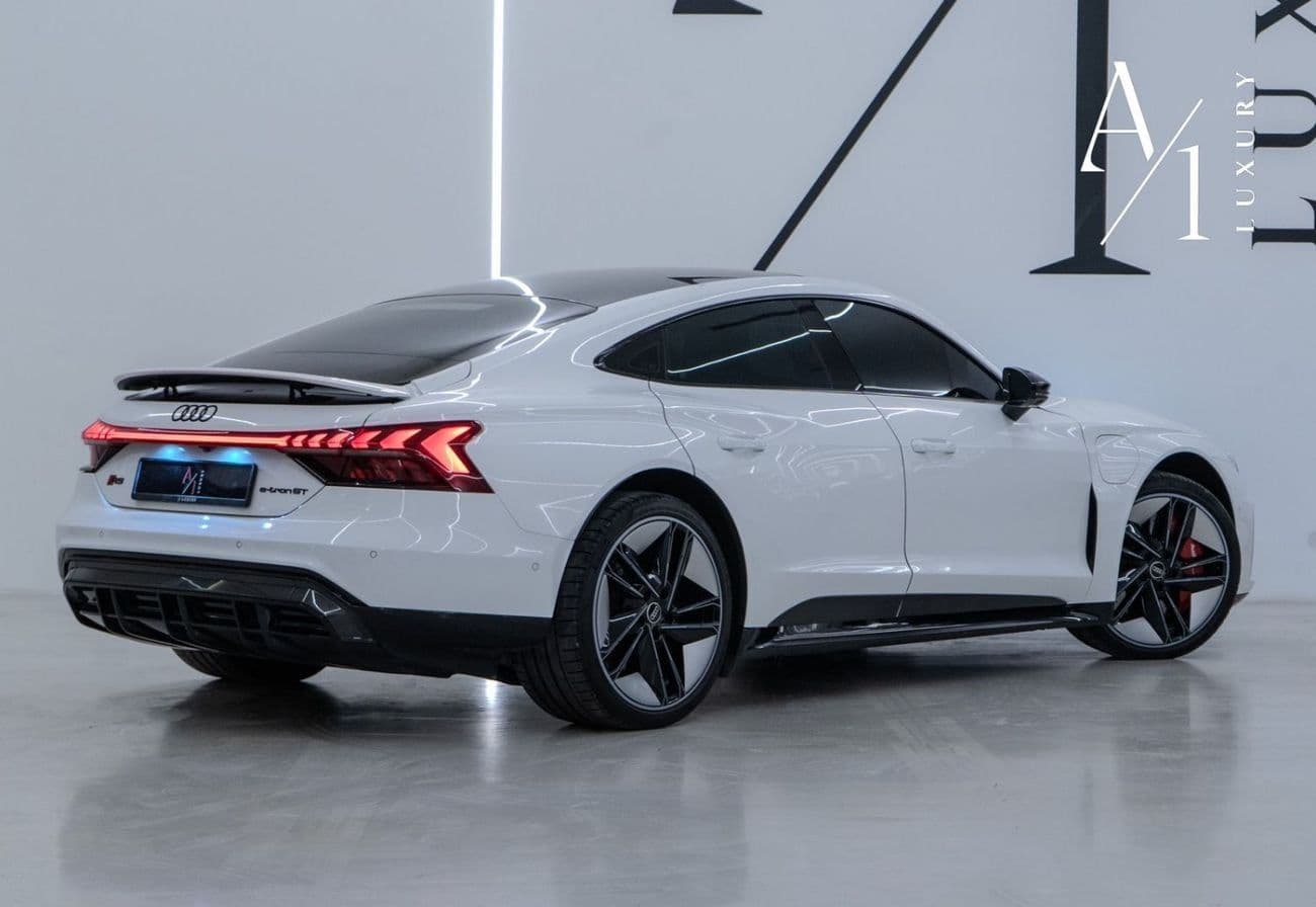 2023 Audi e-tron GT RS thumbnail 3