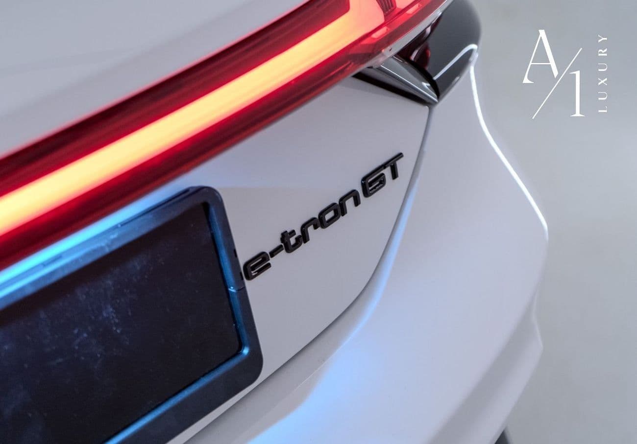 2023 Audi e-tron GT RS thumbnail 4