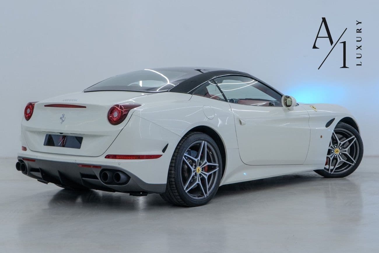 2016 Ferrari California T thumbnail 3