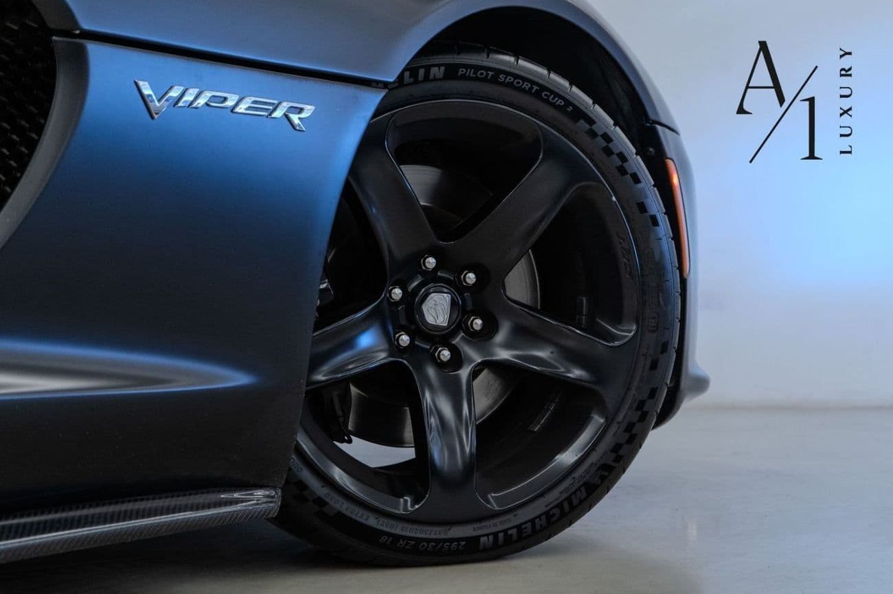 2017 Dodge Viper SRT thumbnail 3