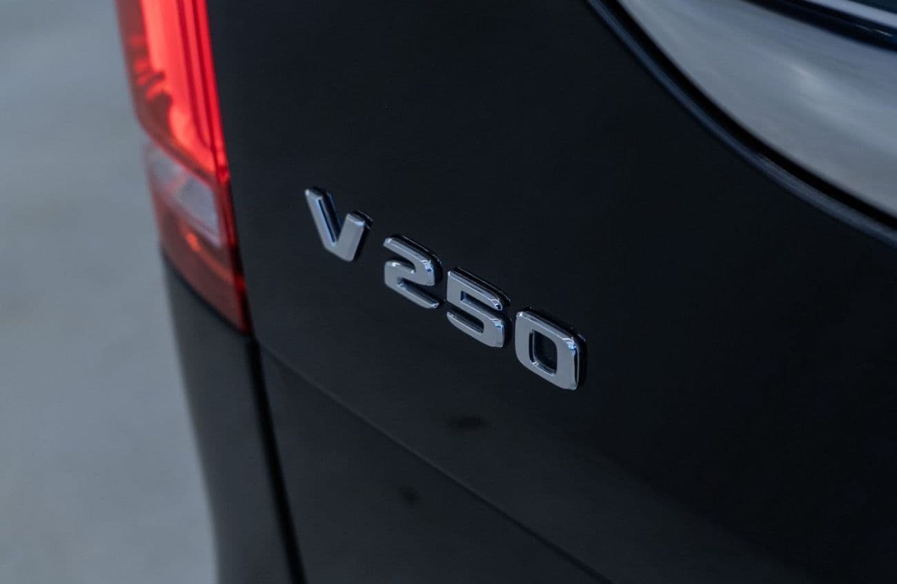 2021 Mercedes Benz V 250 thumbnail 6