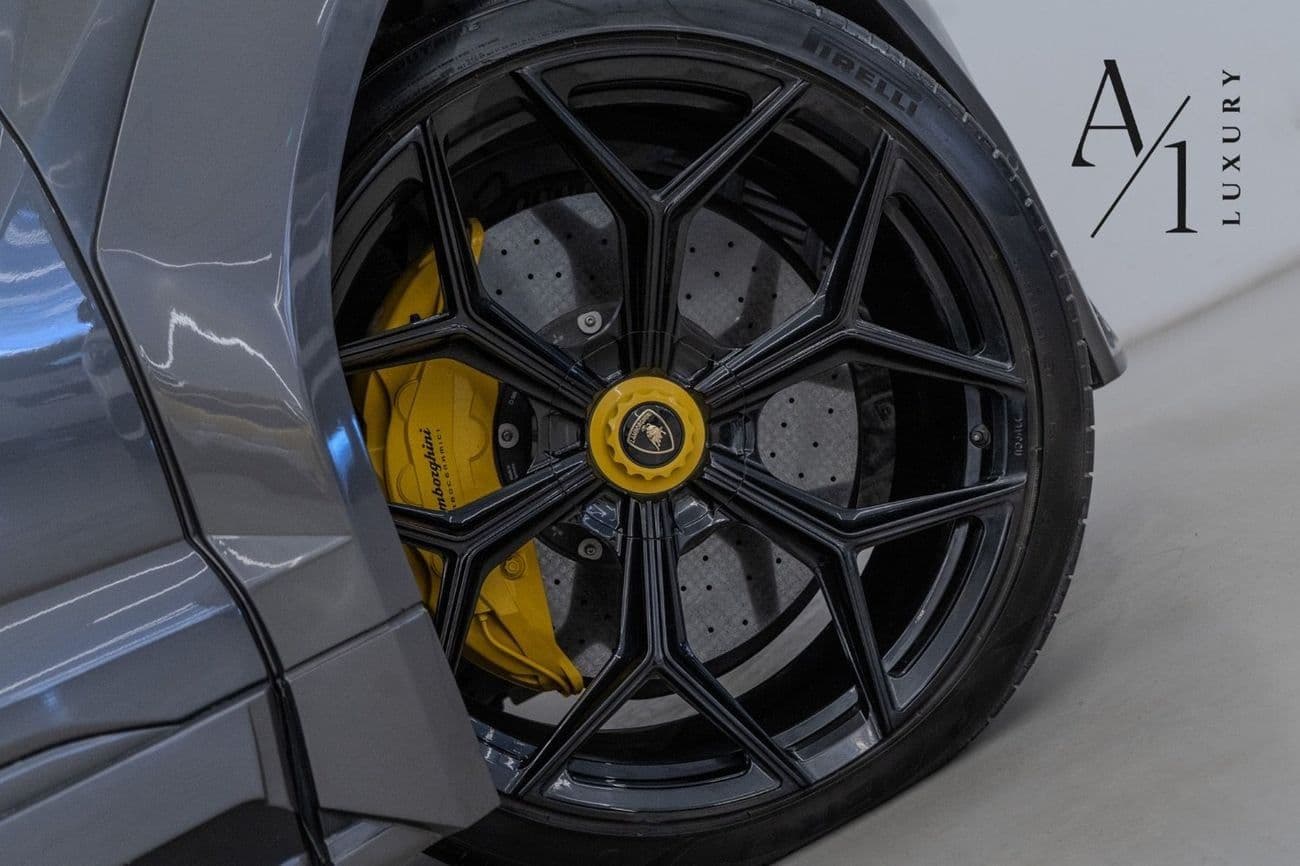 2021 Lamborghini Urus NOVITEC thumbnail 4