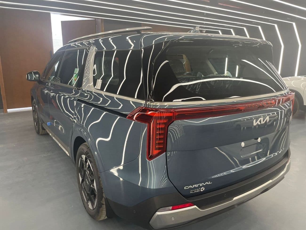 2026 Kia Carnival EX DLX thumbnail 8