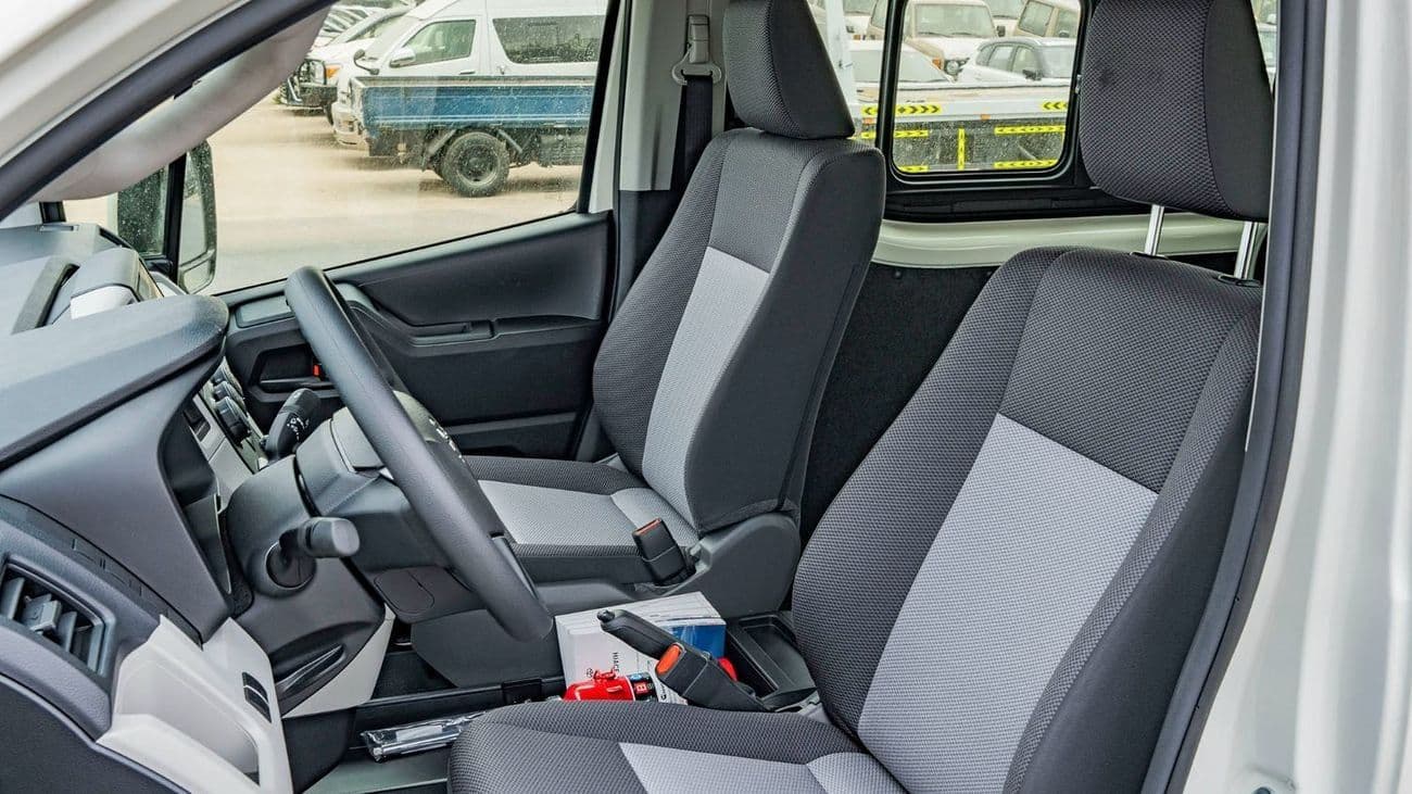2026 Toyota Hiace DX thumbnail 7