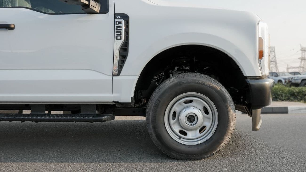 2024 Ford F-250 XL thumbnail 6