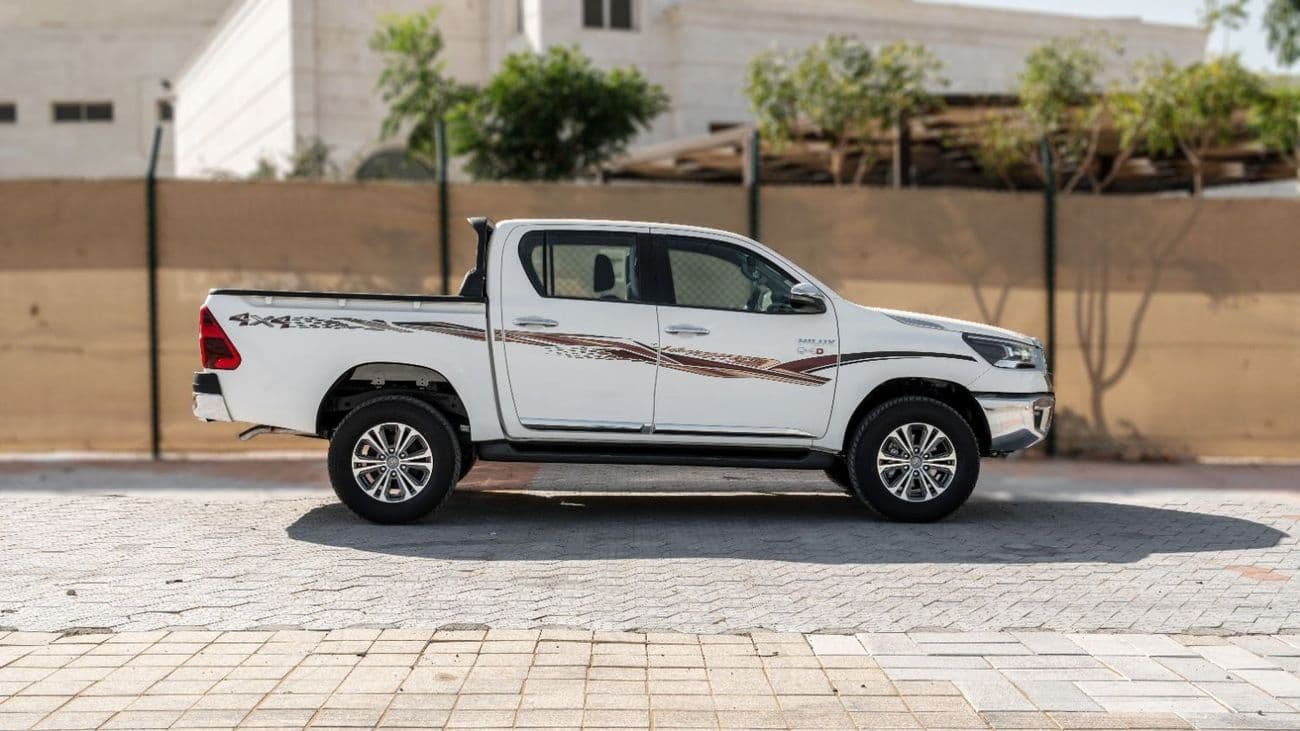 2026 Toyota Hilux SGLX thumbnail 2