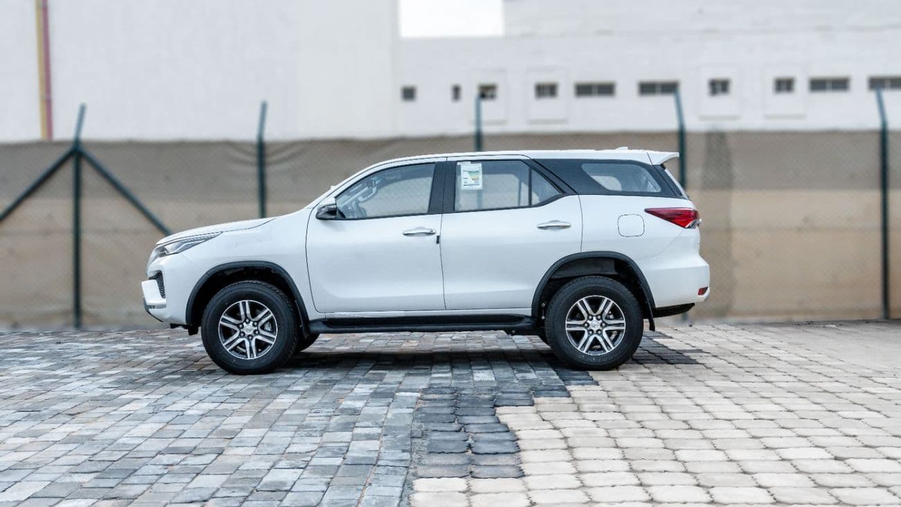 2026 Toyota Fortuner EXR thumbnail 3