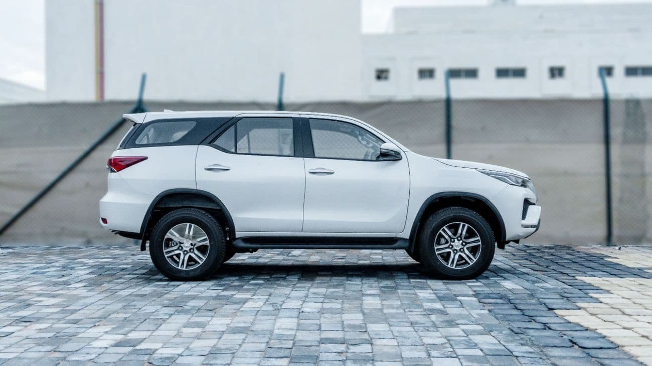 2026 Toyota Fortuner EXR thumbnail 2