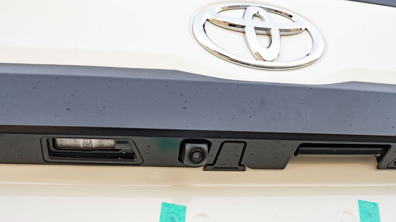 2026 Toyota Hiace thumbnail 6