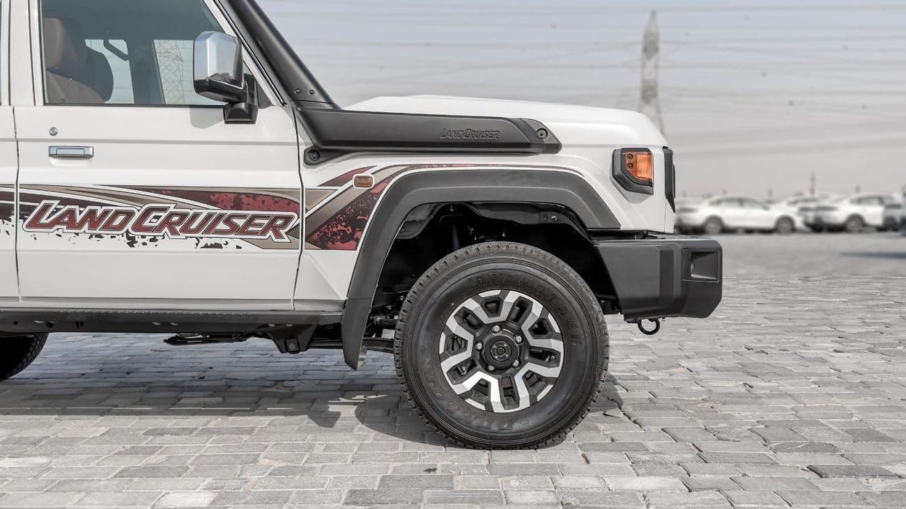 2026 Toyota Land Cruiser 70 LC76 LX thumbnail 6