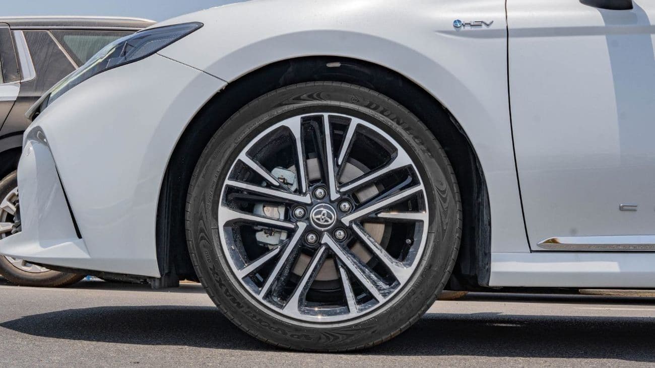 2026 Toyota Camry GLE HEV thumbnail 7
