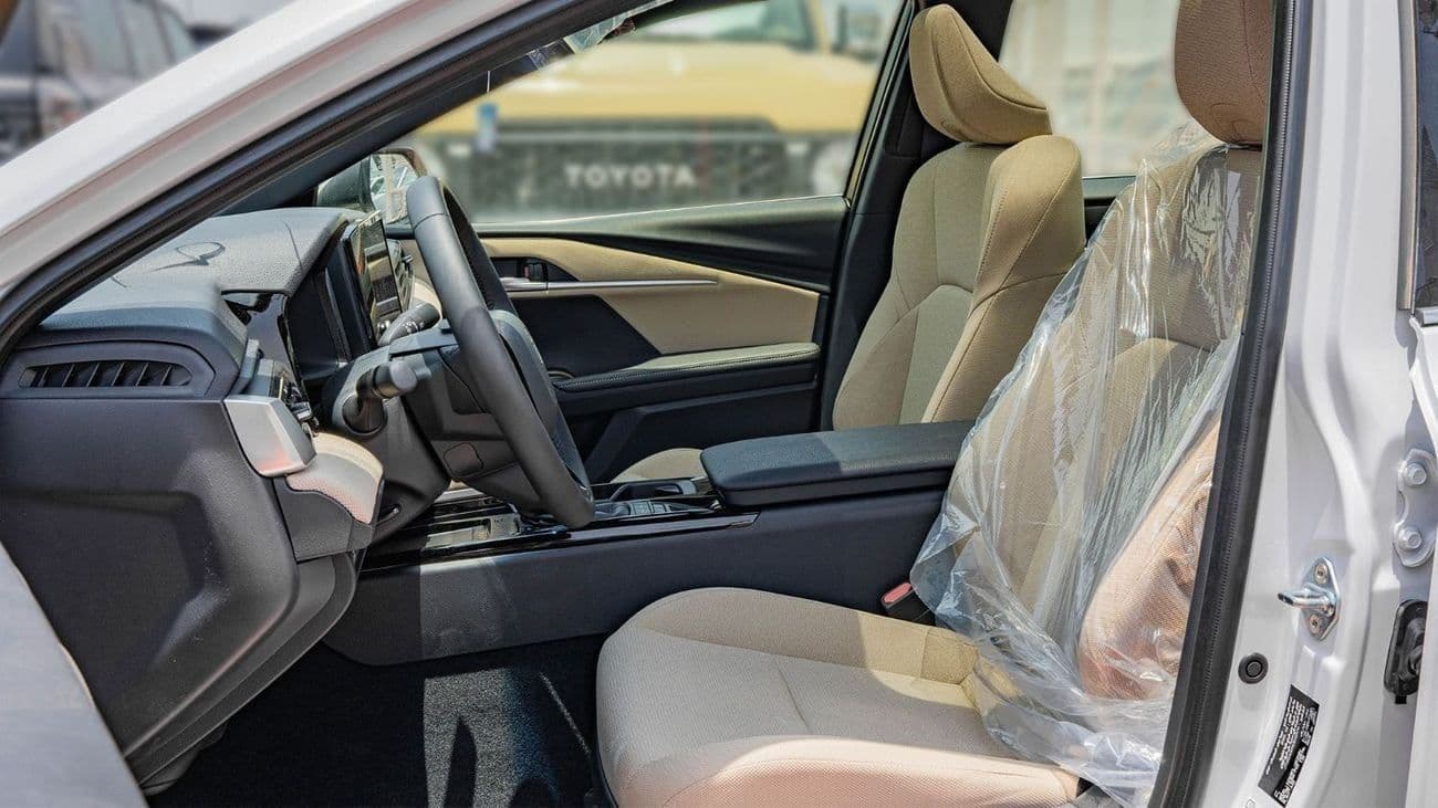 2026 Toyota Camry GLE HEV thumbnail 8