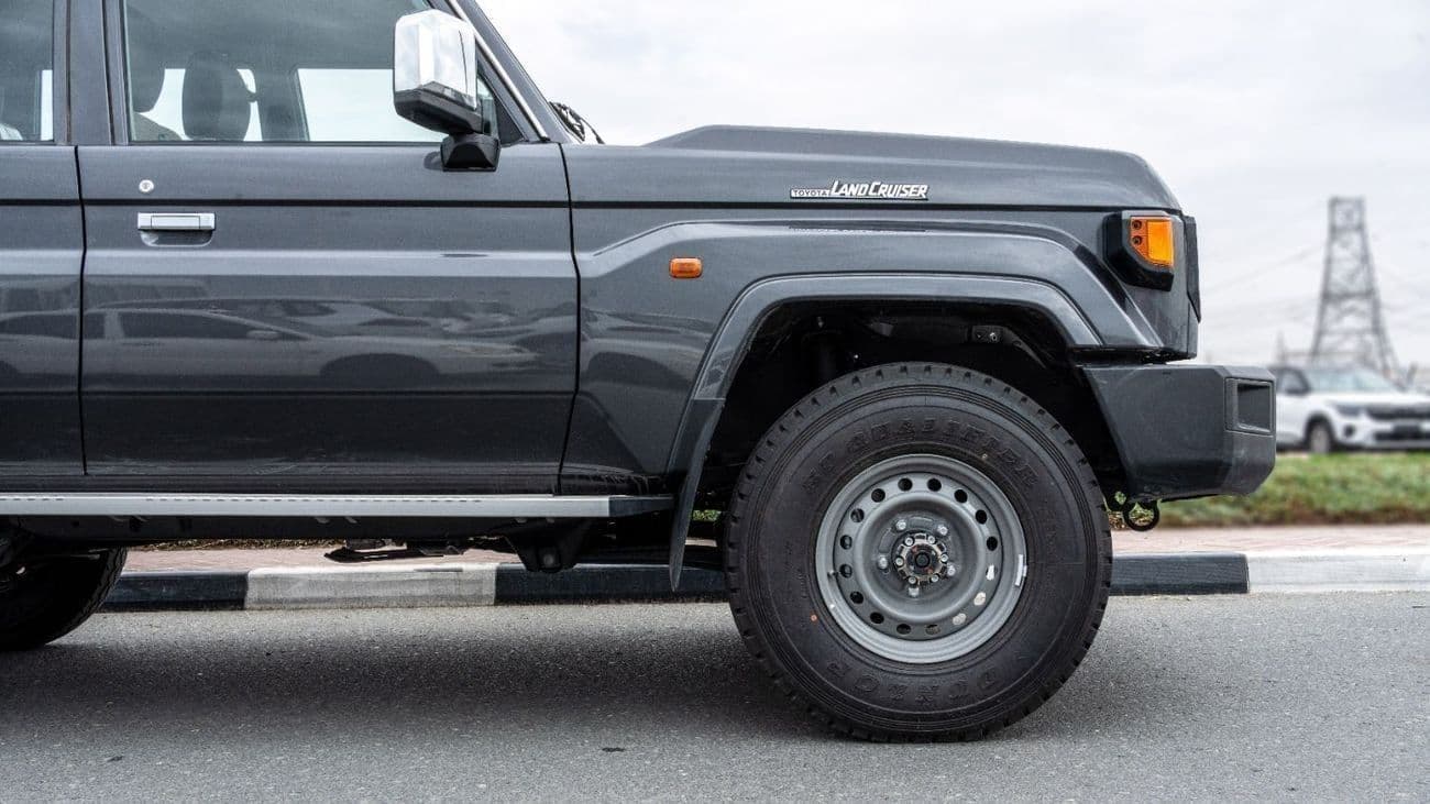 2026 Toyota Land Cruiser 70 thumbnail 6