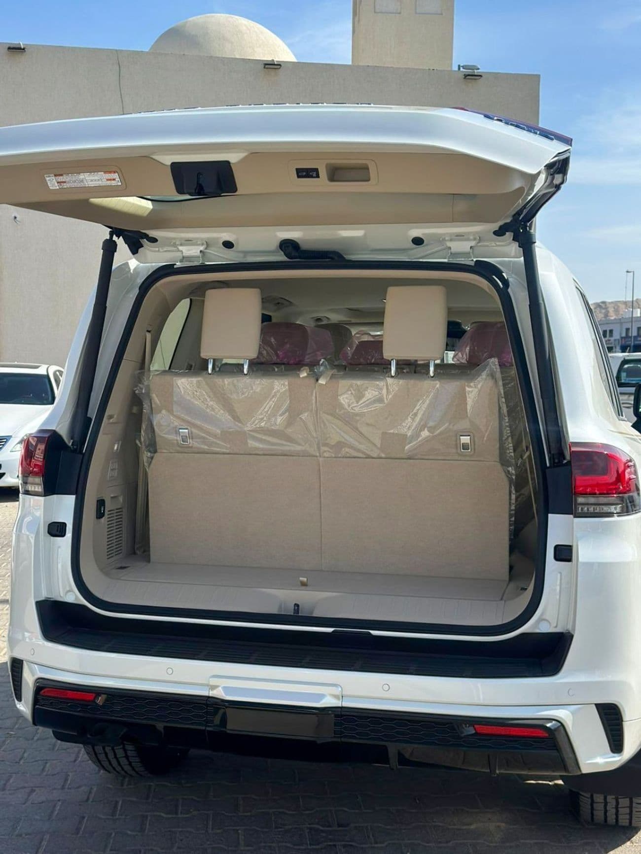 2026 Toyota Land Cruiser VXR thumbnail 4