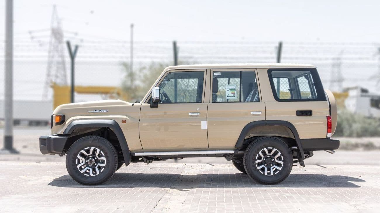 2026 Toyota Land Cruiser 70 LC76 HT VXR thumbnail 3