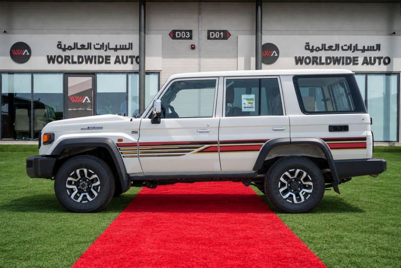 2025 Toyota Land Cruiser 70 LC 76 4.0Ltr. Z1 A/T thumbnail 2