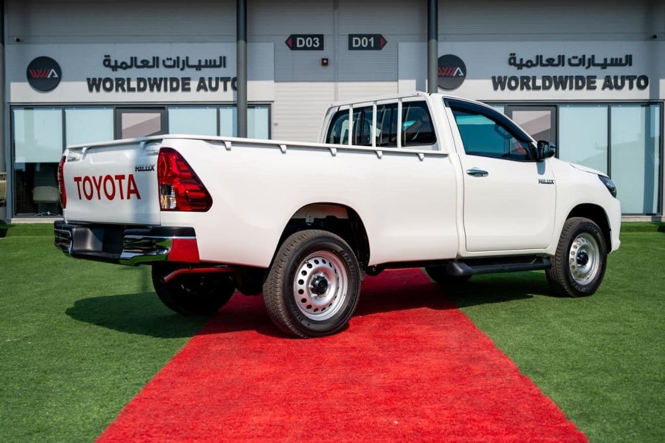 2026 Toyota Hilux thumbnail 3