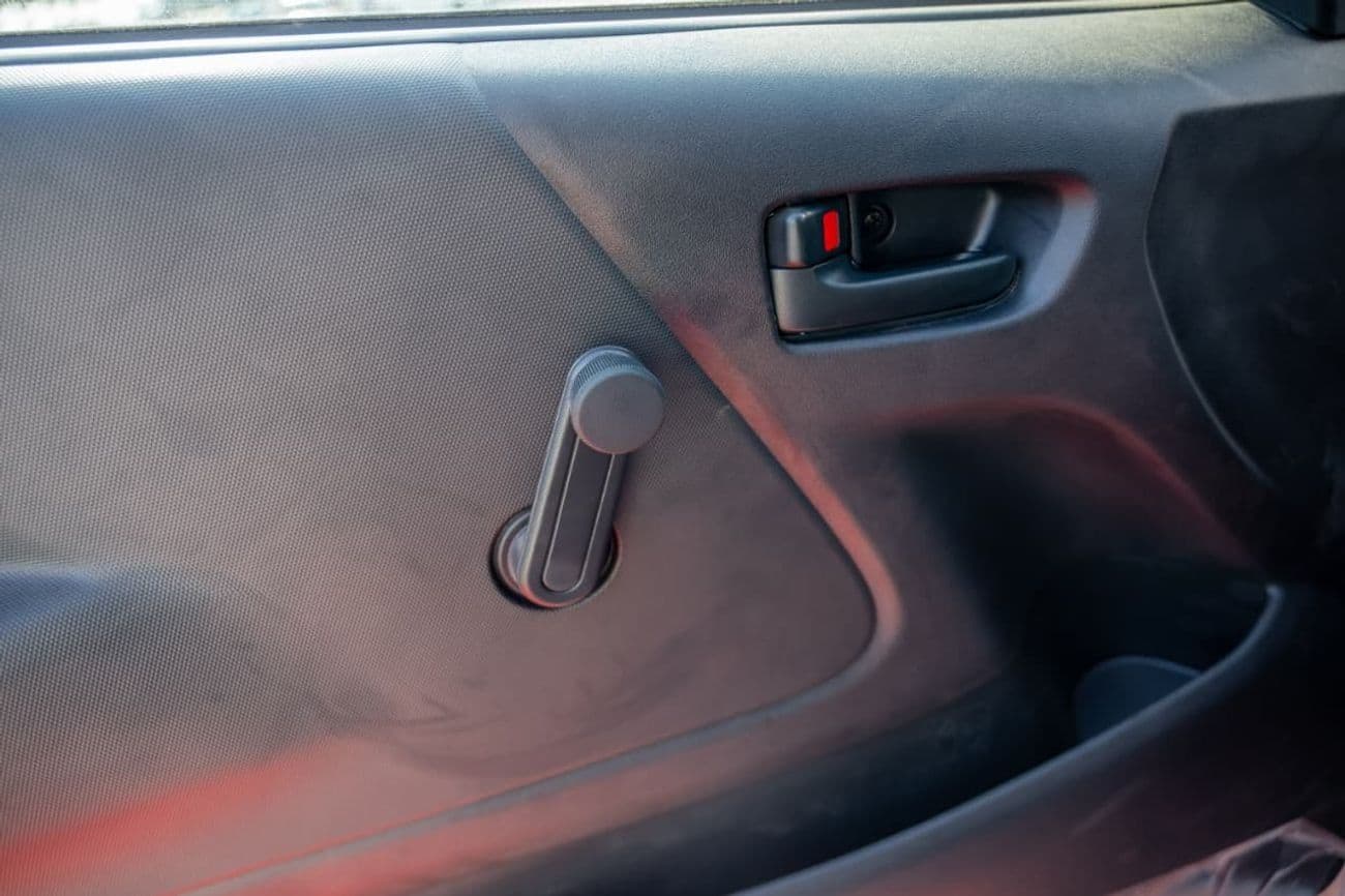 2025 Toyota Hiace PETROL 2.7 HIGHROOF CARGO MANUAL TRANSMISSION thumbnail 8