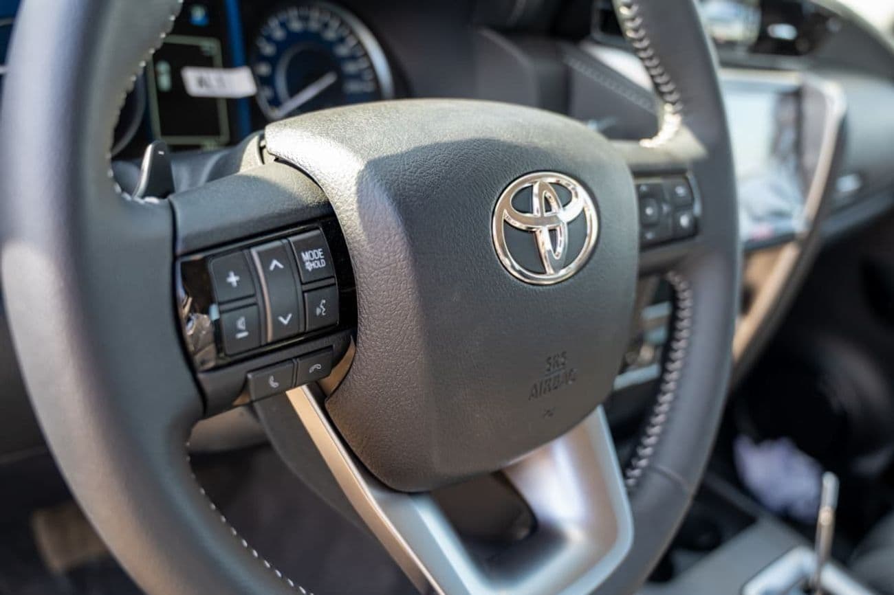 2025 Toyota Fortuner EXR thumbnail 8
