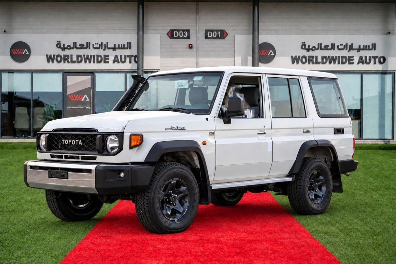2025 Toyota Land Cruiser 70 LC76 LX thumbnail 3