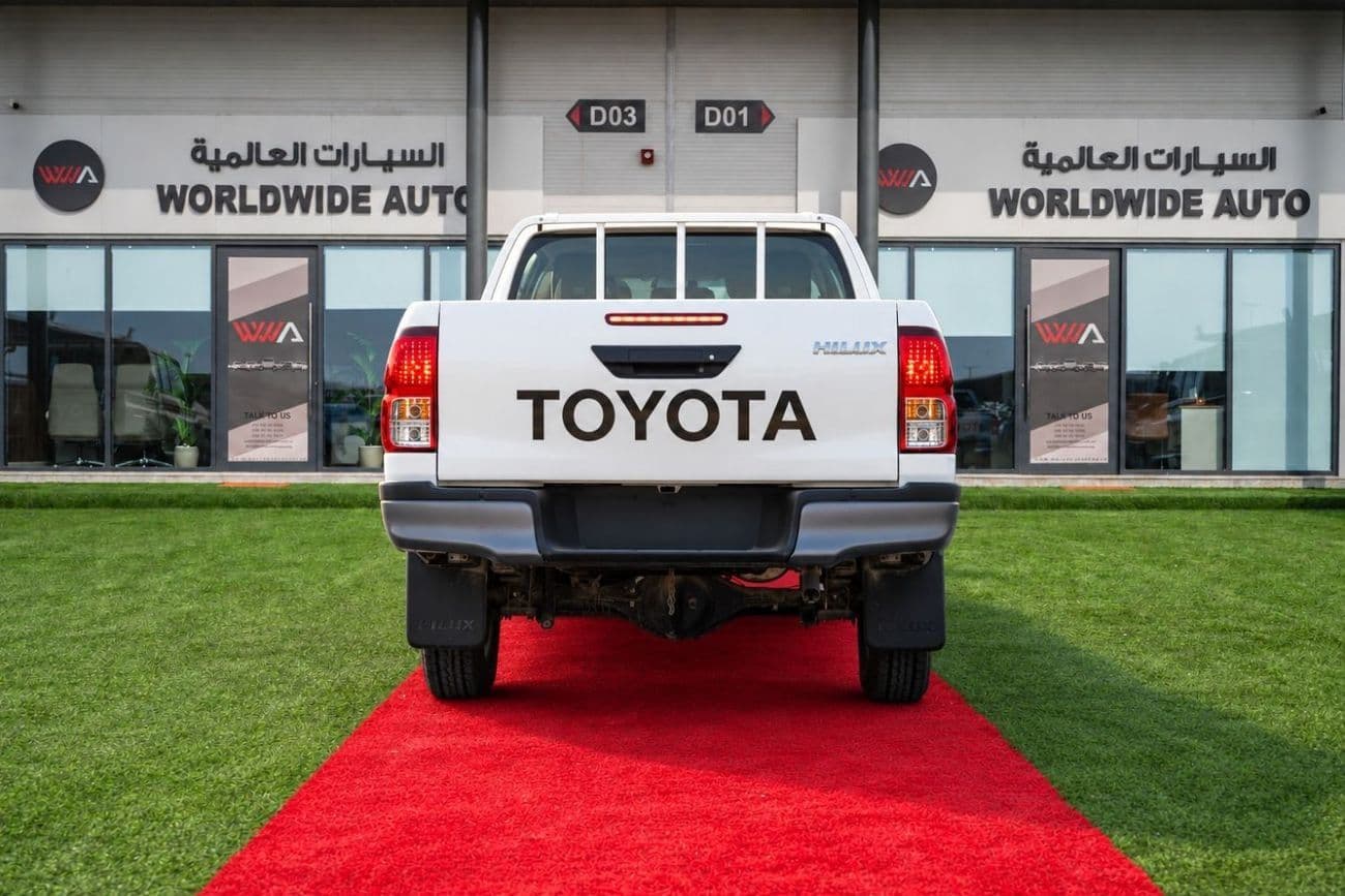 2024 Toyota Hilux GL thumbnail 5