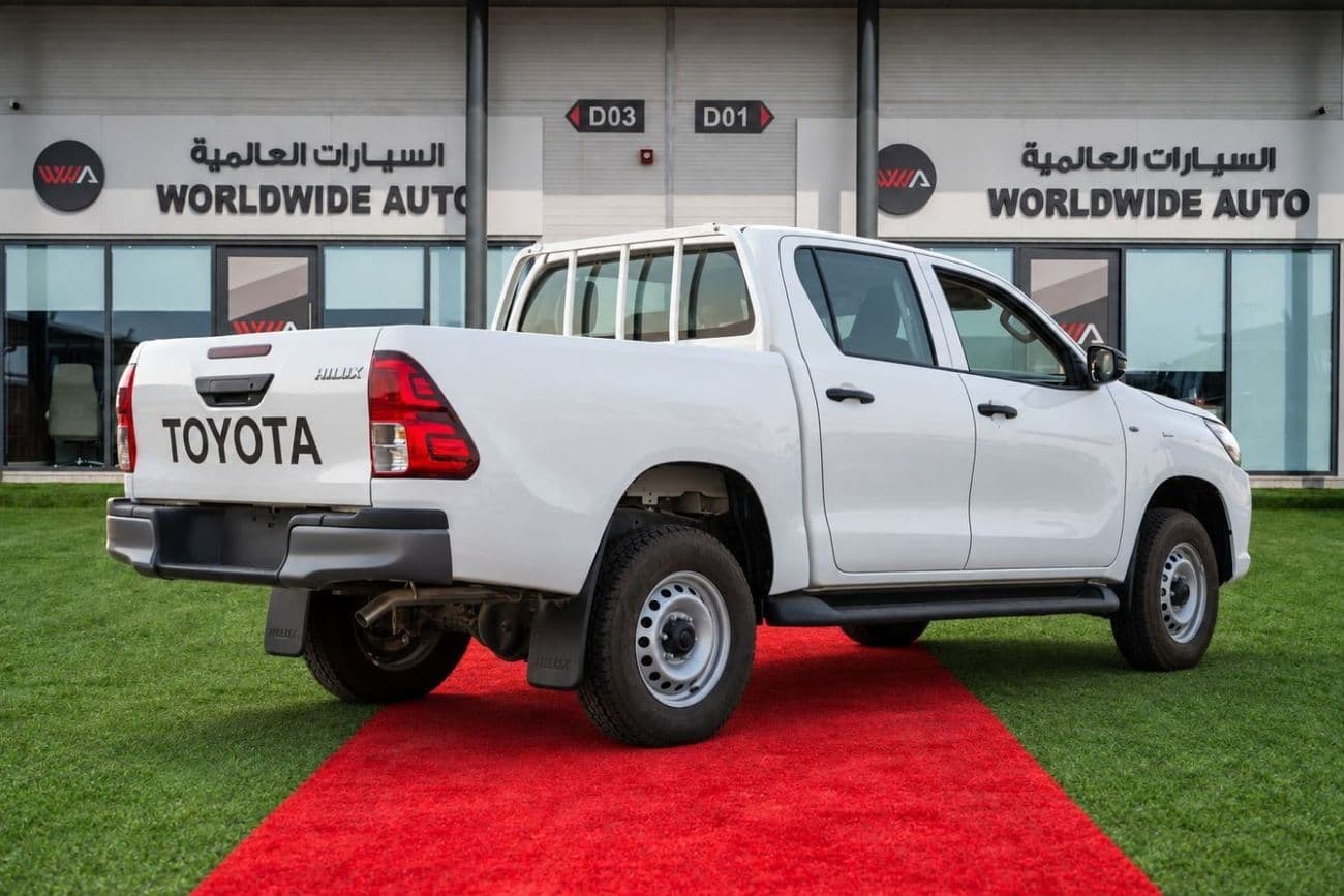 2024 Toyota Hilux GL thumbnail 8