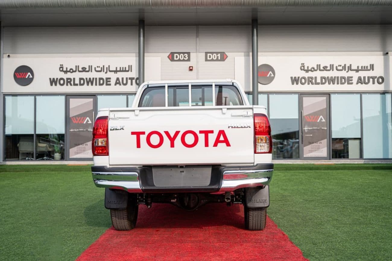 2026 Toyota Hilux DLX thumbnail 6