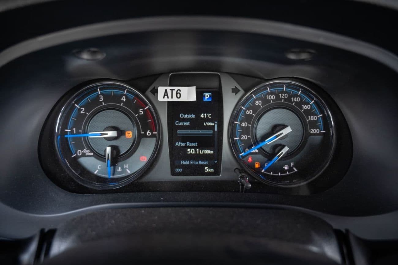 2025 Toyota Hilux ADVENTURE thumbnail 6