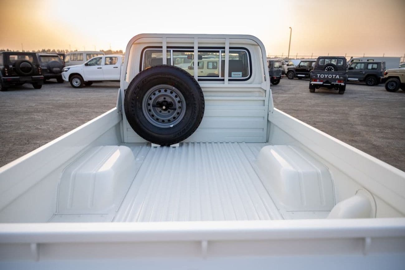 2025 Toyota Land Cruiser Pick Up LC 79 SINGLE CABIN 2.8 DIESEL AUTOMATIC thumbnail 6