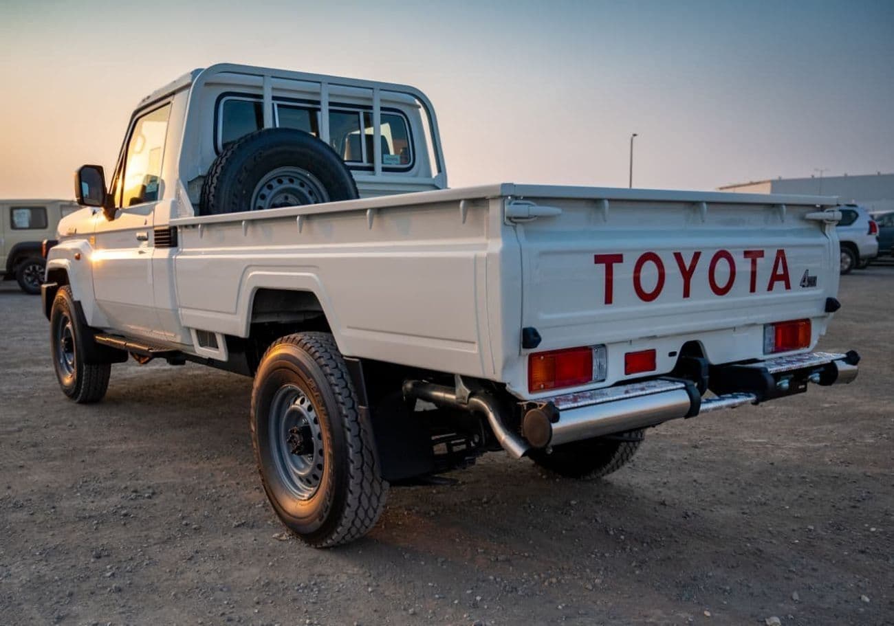 2025 Toyota Land Cruiser Pick Up LC 79 SINGLE CABIN 2.8 DIESEL AUTOMATIC thumbnail 3